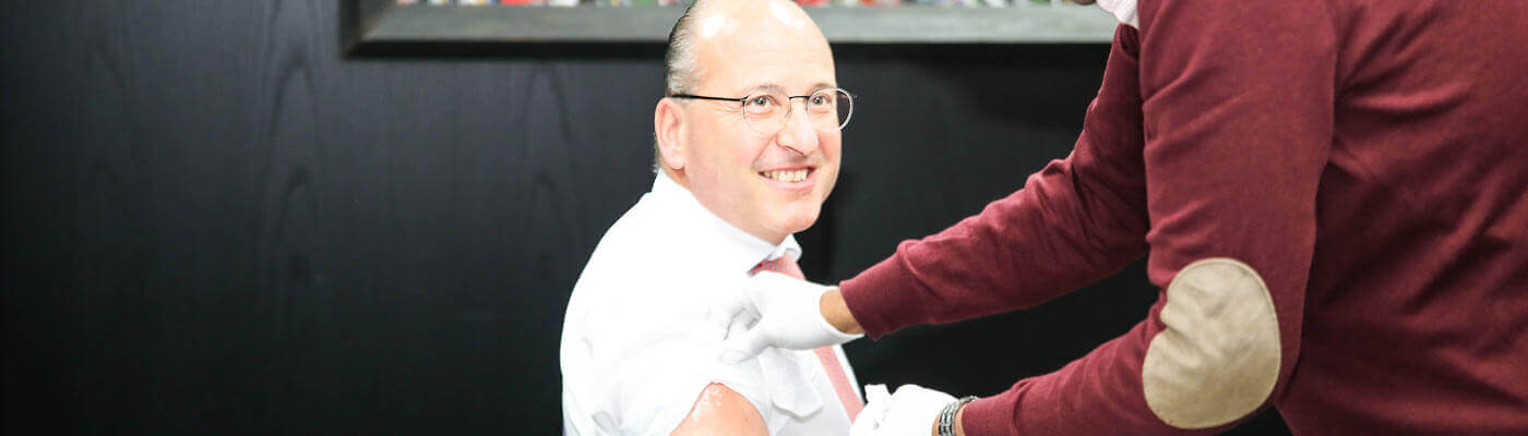 Grippeschutzimpfung Olaf Piepenbrock, geschäftsführender Gesellschafter der Piepenbrock Unternehmensgruppe lässt sich gegen die Grippe impfen.