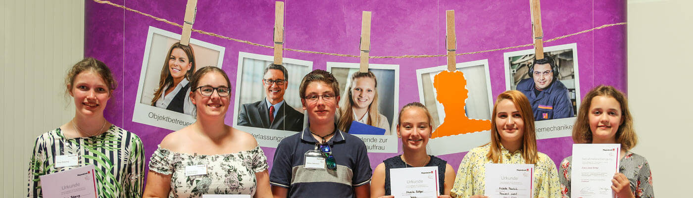 NFTE-Event Schülerinnen und Schüler stellen ihre Erfindungen beim Network for Teaching Entrepreneurship-Event bei Piepenbrock vor.