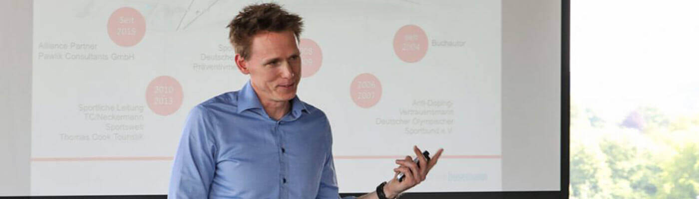 Nachhaltigkeitstage Frank Busemann hält einen Vortrag während der Piepenbrock Nachhaltigkeitstage.